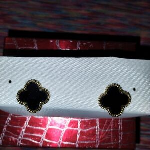 Chic Black Onyx and Gold Clover Earrings